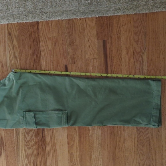 Aritzia TNA Green Women's Cargo Pants - Picture 9 of 10